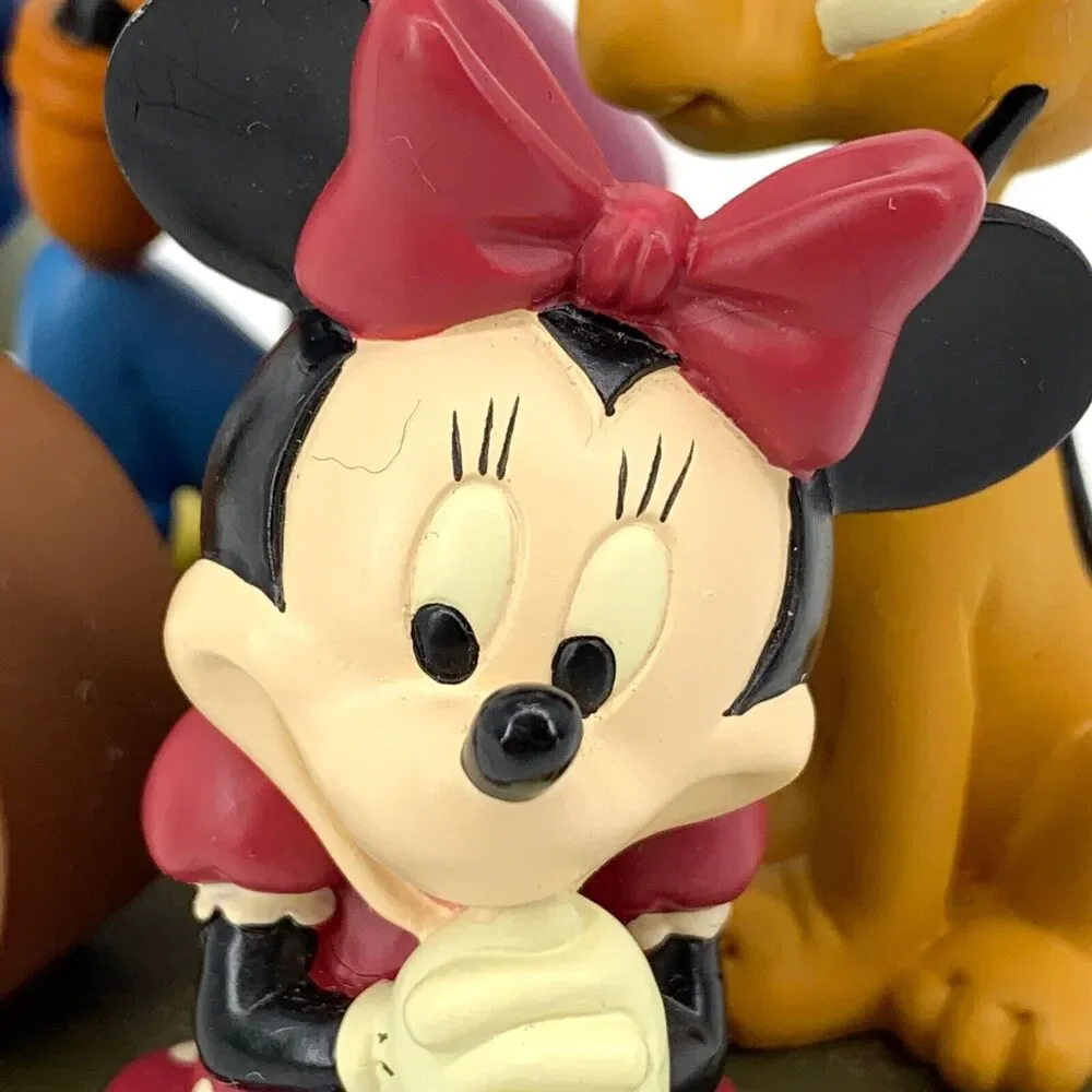 Walt Disney World Best Friends Quartz Clock Mickey Minnie Donald Goofy Pluto